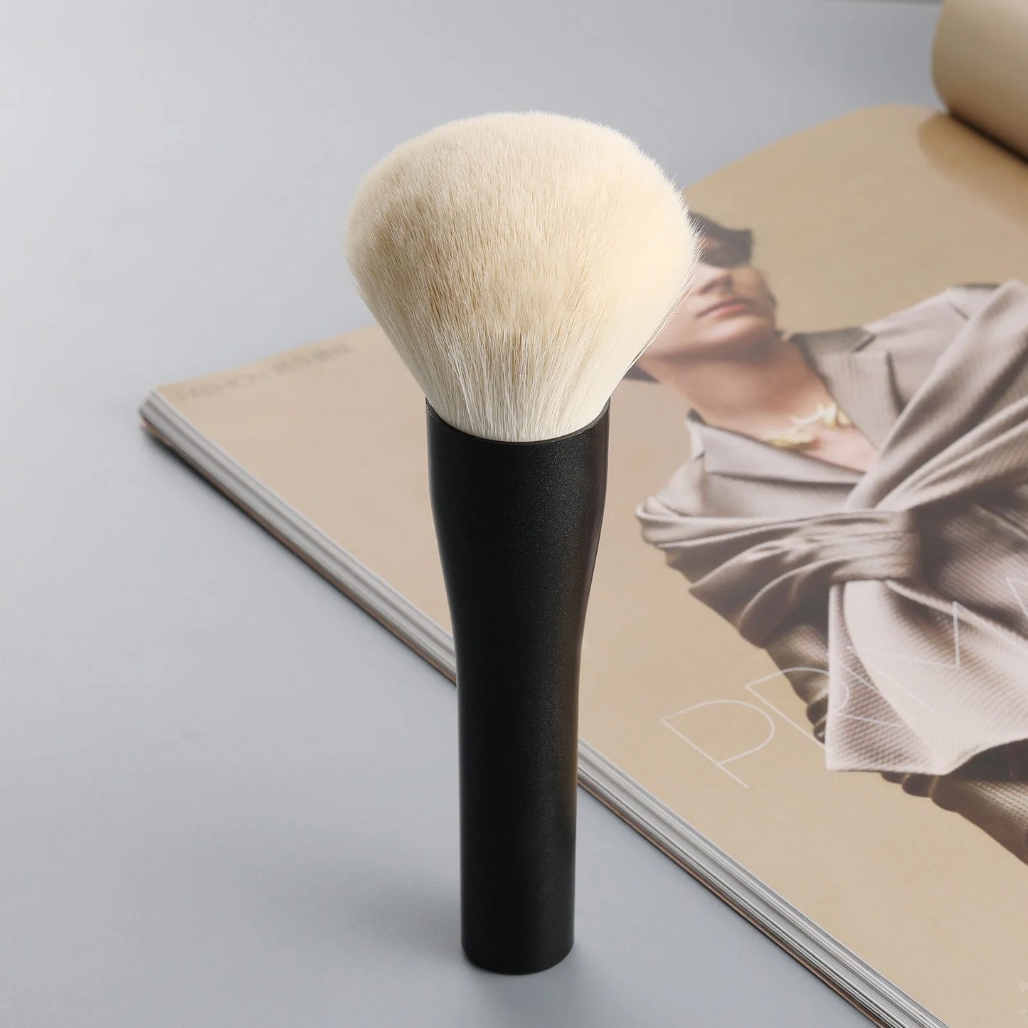 Single Large Powder Brush Professional Soft Synthetic Bristles Gentle For All Skin Types Ideal For Setting Powder Daily Makeup