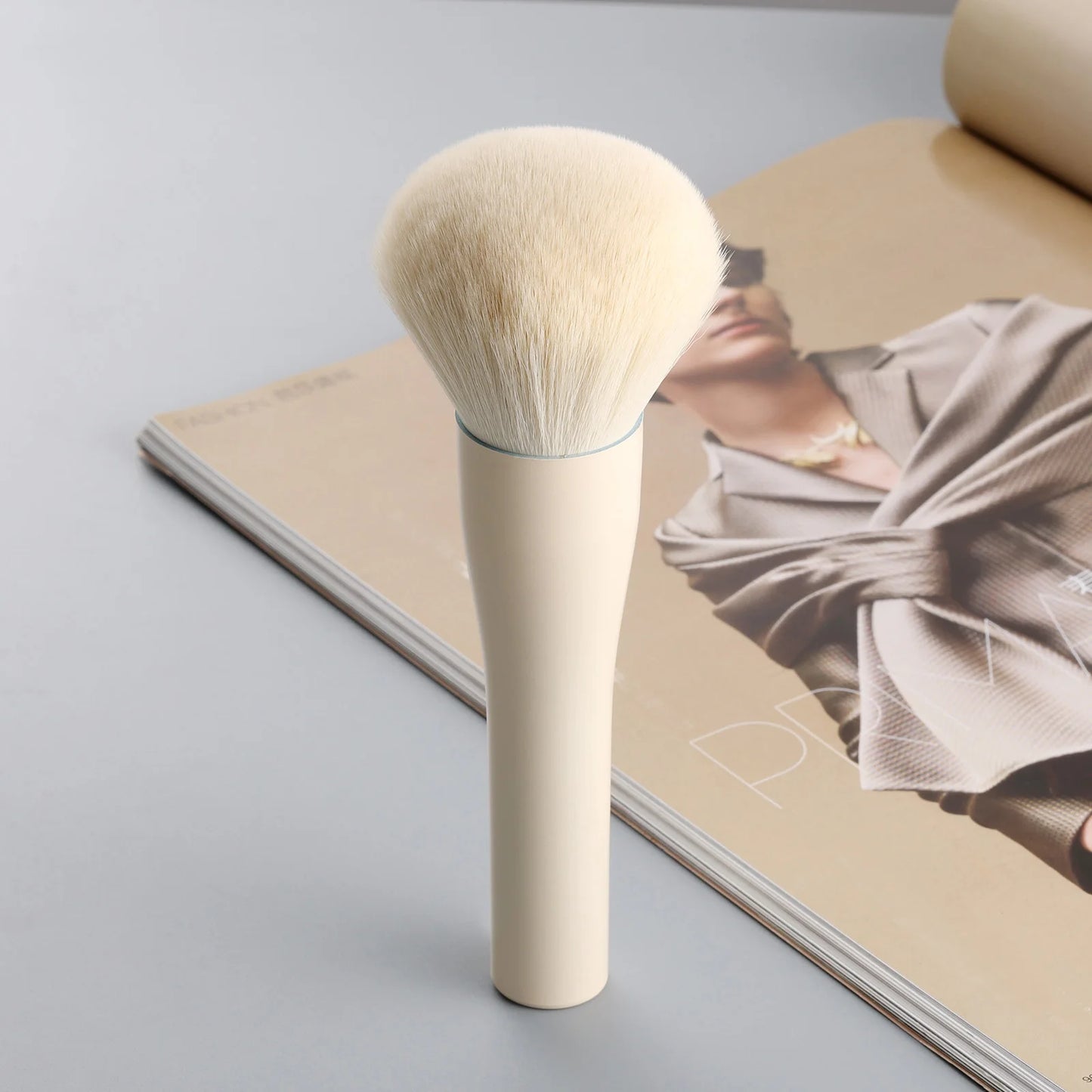Single Large Powder Brush Professional Soft Synthetic Bristles Gentle For All Skin Types Ideal For Setting Powder Daily Makeup