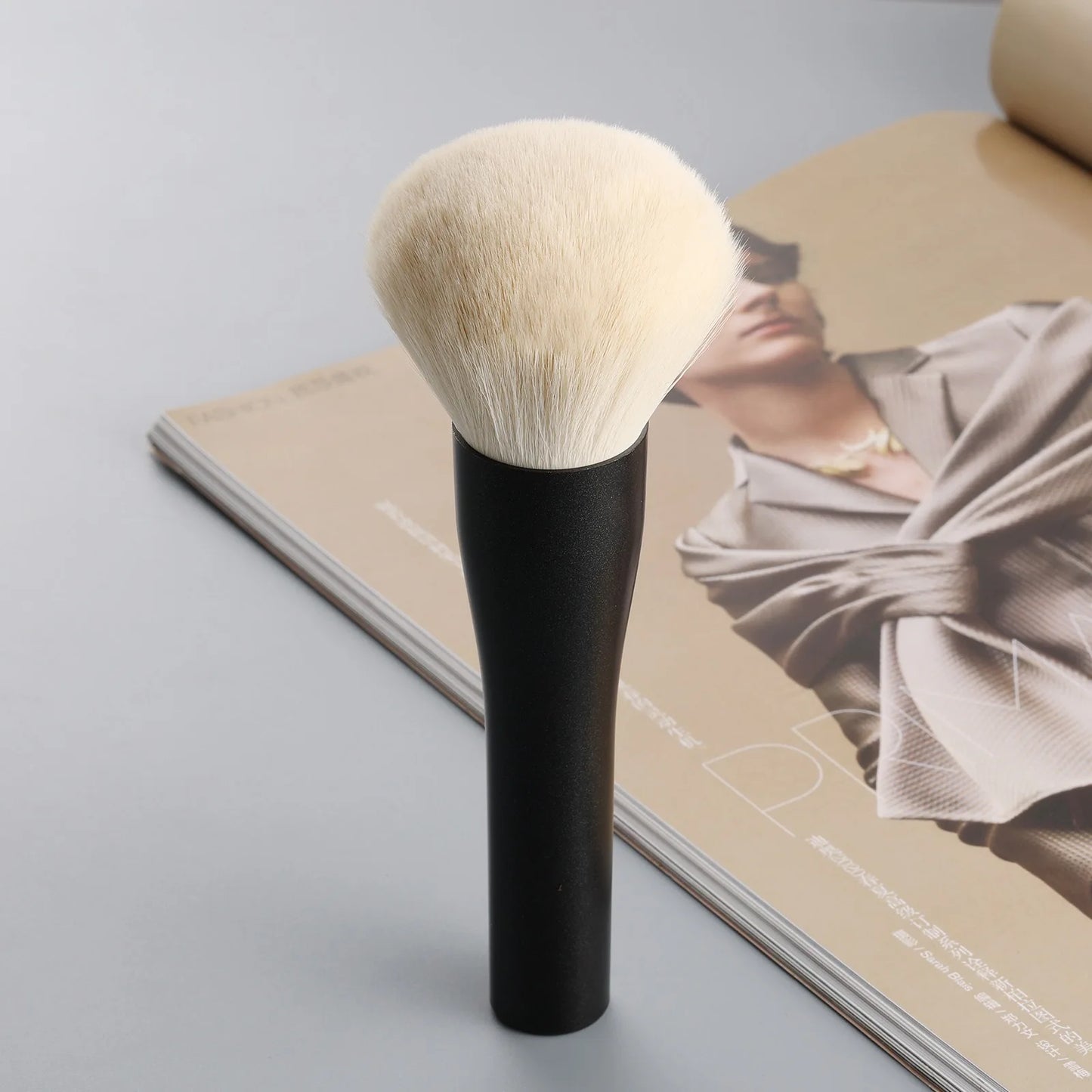 Single Large Powder Brush Professional Soft Synthetic Bristles Gentle For All Skin Types Ideal For Setting Powder Daily Makeup